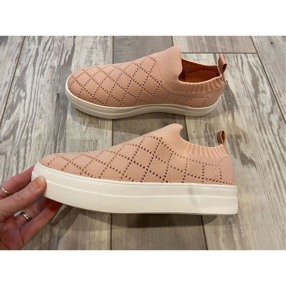 Soda slip on casual shoe/tennis shoe size 7 - Picture 2 of 10